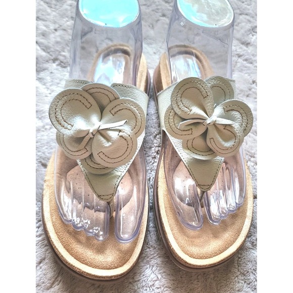 Clarks Shoes - Clarks Brynn White Leather Thong Sandals Womens 6.5 Floral Applique 261651044040